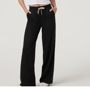 Vuori Women's Halo Essential Wideleg Pant